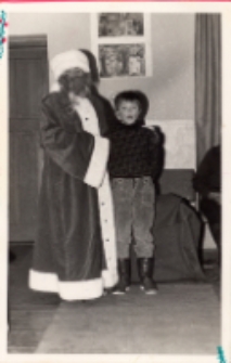 Impreza mikołajkowa w świetlicy w Piekarach, 8.12.1988 r. (fot. 2) [Dokument ikonograficzny]