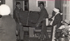 Impreza mikołajkowa w świetlicy w Piekarach, 8.12.1988 r. (fot. 4) [Dokument ikonograficzny]