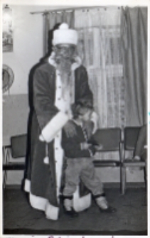 Impreza mikołajkowa w świetlicy Koła Gospodyń Wiejskich w Piekarach, 5.12.1990 r. (fot. 2) [Dokument ikonograficzny]