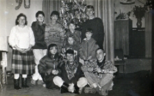 Impreza mikołajkowa w świetlicy Koła Gospodyń Wiejskich w Piekarach, 5.12.1990 r. (fot. 4) [Dokument ikonograficzny]