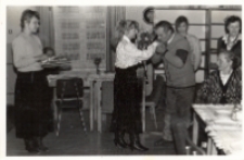 Jubileusz piętnastolecia prowadzenia świetlicy wiejskiej w Piekarach przez Eustachego Drymucha, 14.03.1991 r. (fot. 3) [Dokument ikonograficzny]