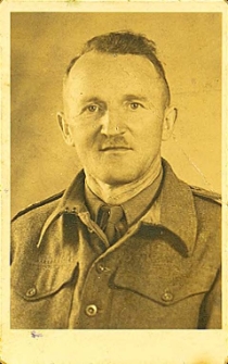 Zdjęcie legitymacyjne Wacława Urbańskiego w misji angielskiej, 19.07.1946 r. [Dokument Ikonograficzny]