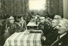 Zdjęcie ze spotkania rocznicowego (pierwszy z lewej Wacław Urbański), 1979 r. (fot. 1) [Dokument Ikonograficzny]