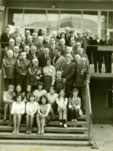 Zdjęcie z obchod&oacute;w 55. rocznicy powstań śląskich w Szkole Sportowej nr 81 przy ul. Jastrzębiej 26 we Wrocławiu, ok. 1974-1976 r. (fot. 3) [Dokument Ikonograficzny]