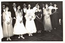 Zdjęcia z turnieju tańca towarzyskiego w klasach D, C, B z udziałem par z całej Polski w Obornickim Ośrodku Kultury, 1.05.1988 r. [Dokument ikonograficzny]