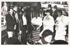 Zdjęcia z wizyty delegacji z Zaporoża w Obornickim Ośrodku Kultury, gdzie wystąpiły zespoły: &bdquo;Malwy&rdquo; z Kuraszkowa i Dziecięcy Zesp&oacute;ł Pieśni i Tańca &bdquo;Karolinki&rdquo; oraz dwa zespoły z Zaporoża &ndash; kapela ludowa i orkiestra dęta, 3.05.1988 r. [Dokument ikonograficzny]