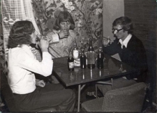 Zdjęcia z zabawy młodzieżowej na sylwestra w Pęgowie, 31.12.1976 r. [Dokument ikonograficzny]