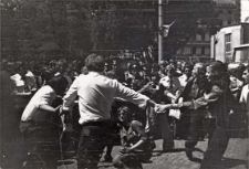 Zdjęcia delegacji z Pęgowa biorącej udział w dwudniowej wizycie we Frankfurcie nad Odrą w Niemieckiej Republice Demokratycznej i uczestniczącej w wiecu przyjaźni, 28-29.05.1977 r. [Dokument ikonograficzny]