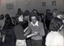 Spotkanie towarzyskie zorganizowane w Pęgowie na pożegnanie poborowych, 25.10.1977 r. (fot. 2) [Dokument ikonograficzny]