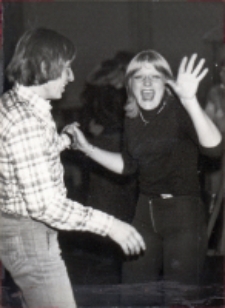 Andrzejki w wiejskim ośrodku kultury w Pęgowie, 26.11.1977 r. (fot. 2) [Dokument ikonograficzny]