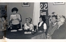Zdjęcia z uroczystej wieczornicy z okazji 22 Lipca w Klubie Rolnika w Pęgowie, w której uczestniczyli kombatanci II wojny światowej, członkowie Klubu Seniora i młodzież, 22.07.1978 r. [Dokument ikonograficzny]