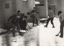 Społeczna akcja odśnieżania Pęgowa, 6.01.1979 r. (fot. 3) [Dokument ikonograficzny]