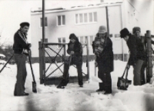 Społeczna akcja odśnieżania Pęgowa, 6.01.1979 r. (fot. 5) [Dokument ikonograficzny]