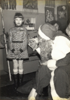 Zabawa karnawałowa dla dzieci w Klubie Leśnym w Osoli, 20.01.1985 r. (fot. 1) [Dokument ikonograficzny]