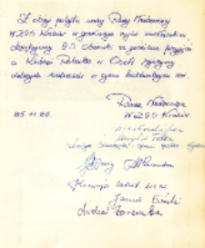 Autografy spółdzielców z Krakowa po wizycie w Klubie Rolnika w Osoli, 26.11.1985 r. (fot. 1) [Dokument ikonograficzny]
