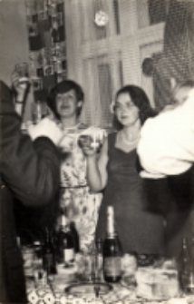 Zdjęcie z zabawy karnawałowej w Klubie Rolnika w Osoli, 8.02.1986 r. [Dokument ikonograficzny]