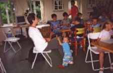 Wakacyjne lekcje włoskiego pani Kasi Dobrowolskiej „Mówimy po włosku” w Bibliotece im. Jarosława Iwaszkiewicza, 3-9.07.2006 r. (fot. 3) [Dokument ikonograficzny]