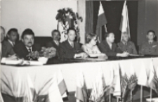 Uroczysta sesja Miejskiej Rady Narodowej w Obornikach Śląskich, ok. 1964-1966 r. (fot. 2) [Dokument ikonograficzny]