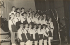 Występ Zespołu Wokalno-Muzycznego „Synowie Euterpe” w Łozinie, 7.11.1970 r. [Dokument ikonograficzny]