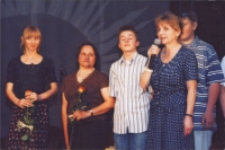 Mamo, nasza Mamo : spektakl dla młodzieży i Mam w wykonaniu gimnazjalistów z okazji Dnia Matki, 25.05.2007 r. (fot. 7) [Dokument ikonograficzny]