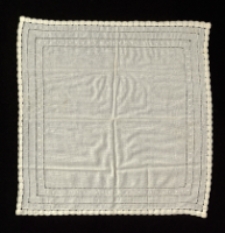 [Poszetka : lniana chusteczka do butonierki wykończona mereżką]