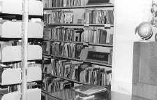 Wypożyczalnia Działu dla Dzieci i Młodzieży [Dokument ikonograficzny]