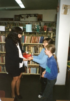 Uczniowie klas I-III ze Szkoły Podstawowej w Warzęgowie [Dokument ikonograficzny]