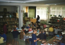 Uczniowie klas I-III ze Szkoły Podstawowej w Warzęgowie [Dokument ikonograficzny]