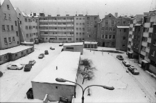 Jelenia G&oacute;ra - kamienice od podw&oacute;rka (fot. 2) [Dokument ikonograficzny]