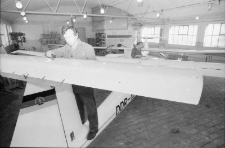 Jeżów Sudecki - Zakład Szybowcowy (fot. 1) [Dokument ikonograficzny]