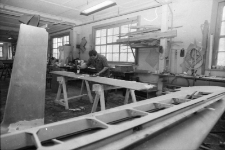 Jeżów Sudecki - Zakład Szybowcowy (fot. 2) [Dokument ikonograficzny]