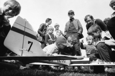 Festyn na lotnisku (fot. 11) [Dokument ikonograficzny]