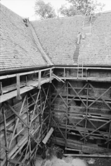 Jelenia Góra - renowacja Dworu Czarne (fot. 1) [Dokument ikonograficzny]