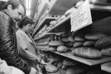 Jelenia Góra - handel (fot. 11), sklep Społem przy ulicy Sudeckiej [Dokument ikonograficzny]