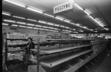 Jelenia G&oacute;ra - handel (fot. 12) sklep Społem przy ulicy Sudeckiej [Dokument ikonograficzny]