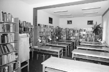Jelenia Góra - czytelnia Wojewódzkiej Biblioteki Publicznej (fot. 1) [Dokument ikonograficzny]