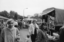 Jelenia G&oacute;ra - targowisko przy ulicy Ludomira R&oacute;życkiego (fot. 3) [Dokument ikonograficzny]