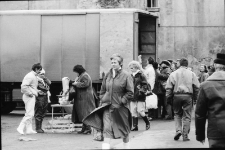 Jelenia Góra - handel na ulicy 1 Maja (fot. 2) [Dokument ikonograficzny]