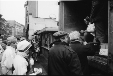 Jelenia Góra - handel na ulicy 1 Maja (fot. 3) [Dokument ikonograficzny]