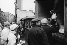 Jelenia Góra - handel na ulicy 1 Maja (fot. 3) [Dokument ikonograficzny]