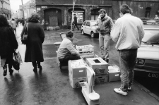 Jelenia Góra - handel na ulicy 1 Maja (fot. 4) [Dokument ikonograficzny]