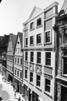 Jelenia Góra - kamieniczki przy ulicy Długiej (fot. 1) [Dokument ikonograficzny]