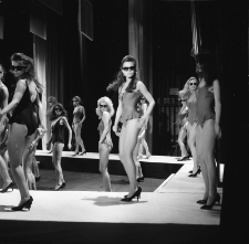 Jelenia Góra - półfinał konkursu "Miss Polonia" (fot. 4) [Dokument ikonograficzny]