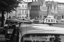 Jelenia Góra - postój Taxi (fot. 1) [Dokument ikonograficzny]