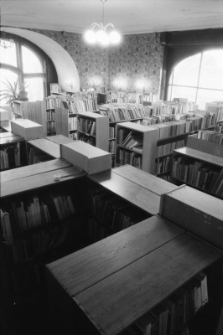 Jelenia G&oacute;ra - biblioteka naukowa na Zabobrzu (fot. 2) [Dokument ikonograficzny]