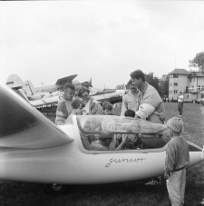 Jelenia Góra - lotnisko Aeroklubu Jeleniogórskiego (fot. 2) [Dokument ikonograficzny]