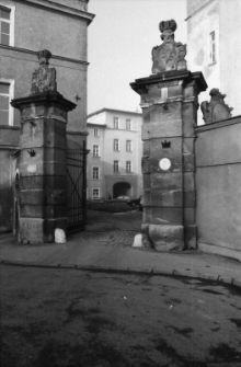 Jelenia Góra - Brama Wojanowska w dawnej lokalizacji (fot. 1) [Dokument ikonograficzny]