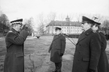 Wyższa Oficerska Szkoła Radiotechniczna - przekazanie sztandaru (fot. 1) [Dokument ikonograficzny]