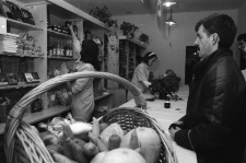 Jelenia Góra - sklep z ekologiczną żywnością (fot. 2) [Dokument ikonograficzny]