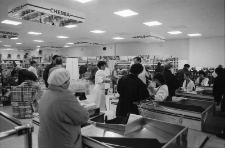 Jelenia Góra - sklep "Rondo" po remoncie (fot. 1) [Dokument ikonograficzny]